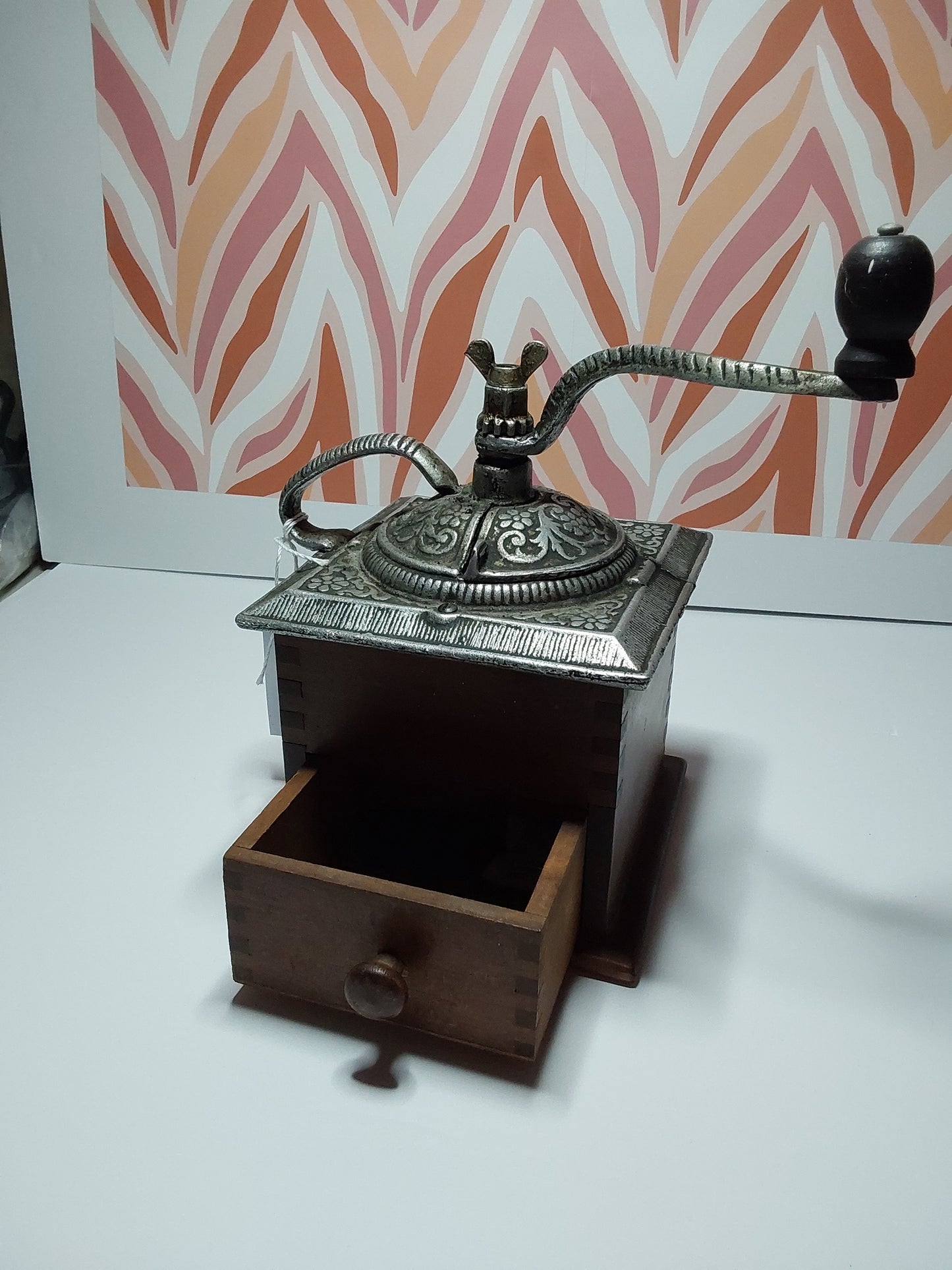 Coffee grinder hand powered